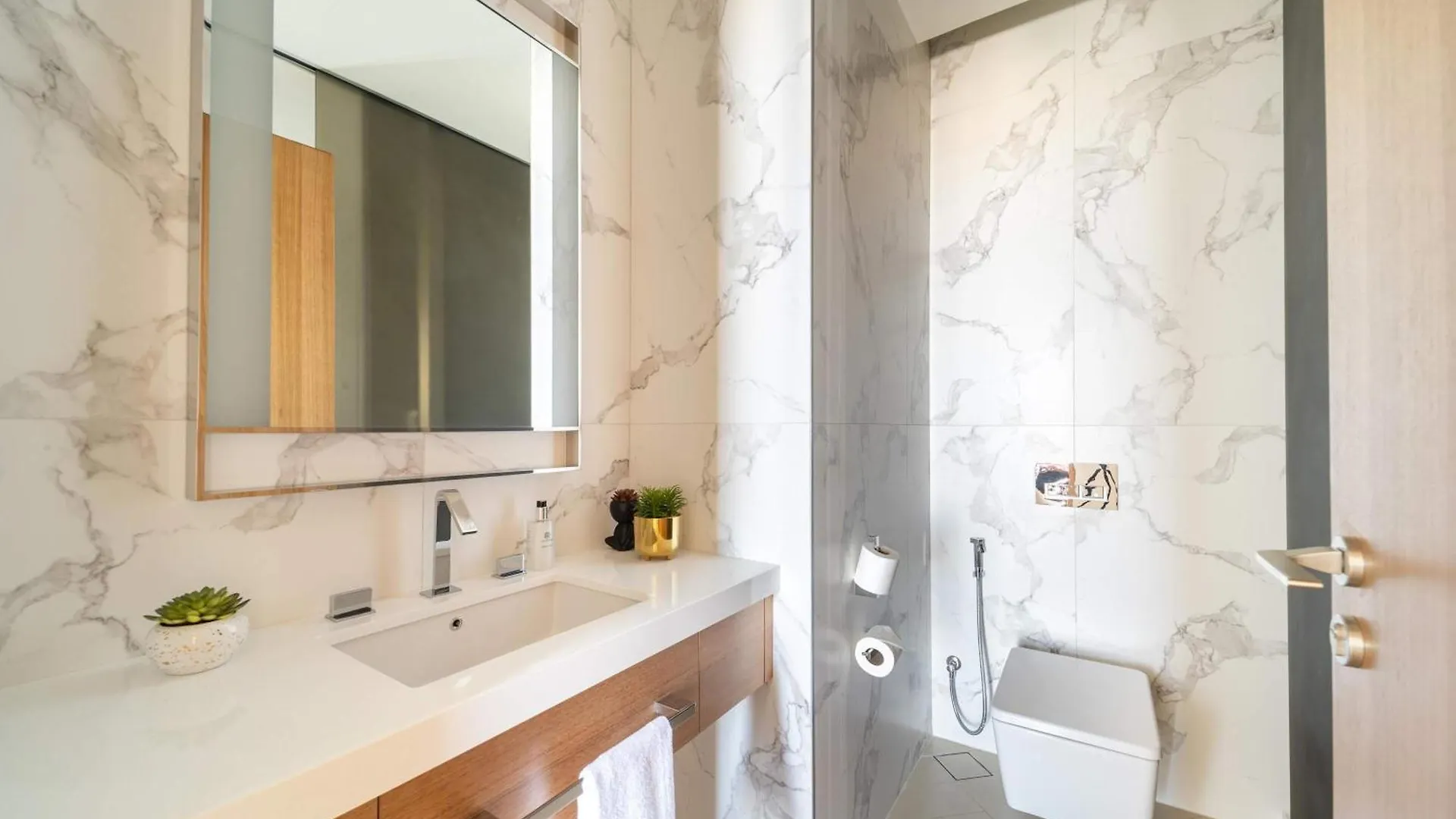 Apartment Frank Porter - The Address Opera Residences Dubai